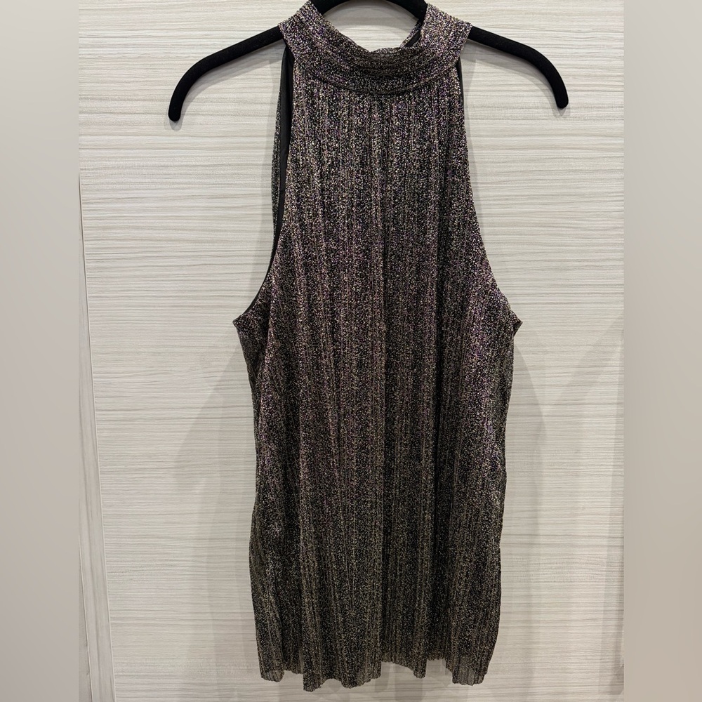 Vince Camuto Black and Gold top!